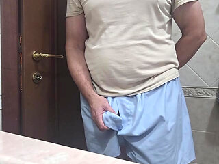 Wanking in and out before cum