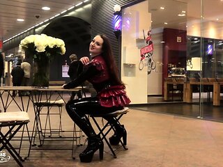 Real amateur teens give guys a blowjob in reality gangbang