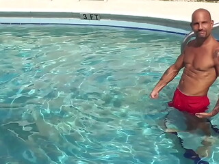 MAXXX LOADZ THE HARDBODY ITALIAN PORNSTAR FLEXING &amp_ SHADOW BOXING IN THE POOL