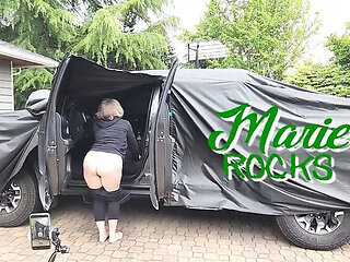 Hot Granny Marierocks Gets Multiple Orgasms in Car - Outdoor Sex in Plain Sight Part 2