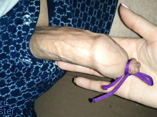 31 minutes with a tied foreskin! Then lots of precum and a gorgeous cumshot