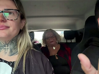 Chamamos a senhora de 63 anos que estava na buscando aposentadoria!Ela aceitou a foder gostoso vov&oacute_ safada e fogosa soltou leite pelos seus peitos e ficou toda molhada