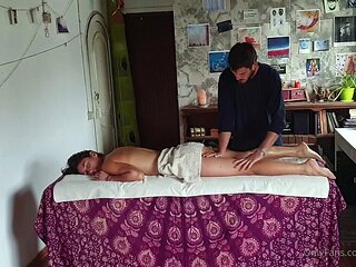 Amateur whorish brunette Bailey Brooks with