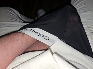 Deutscher Daddy wichst nach Feierabend mit praller Beule - PhantomGentX