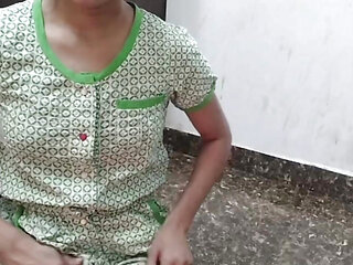 Little step sister ko bathroom me pakad ke jabar dasti pela