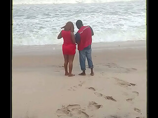 WHAT A DOGGY WITH A WATER PUSSY  AFTER HAVING FUN WITH MY FRIEND IN THE BEACH CAME BACK HAVE A DOGGY STYLE WITH THE GIRLFRIEND.
