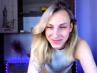 Hot amateur webcam teen masturbates for their fans