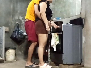 Single mom was going to make dinner but her best friend seduces her to her hard, real homemade sex