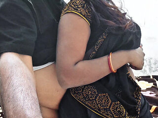 Hot Indian Desi Aunty Sex in Black Saari