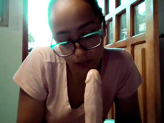 Hot Girl Was Bored and Plays with a Gift That Her Stepbrother Gave Her