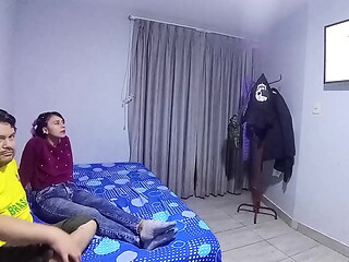 Para que intentamos ver pel&iacute_cula, si solo quer&iacute_amos coger, termine brincando sobre su polla como si fuera una porno