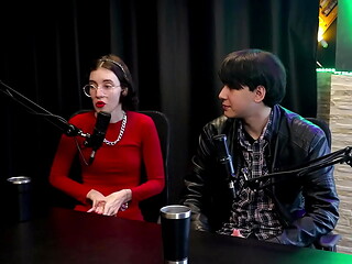 Gostava de ler hot e BDSM, gravou com um novinho, ficou chocada com o vazamento, foi demitida por ser arrogante, e a Martina... - Yastrixx &amp_ Dixon (WATCH ON: SHEER/RED)