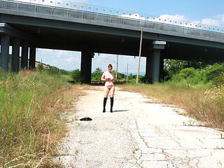 Slave Tih Is Punished to Walk Naked