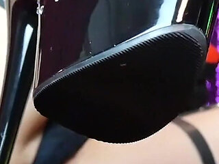 Lick the Soles of My High Heels Ita