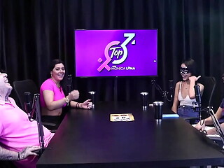 Mesmo com a mascara no rosto corno &eacute_ reconhecido nas ruas - Monica Lima ensinando aos Novinhos da Imperium o tes&atilde_o de dar para um pau maior que tem em casa completo no RED