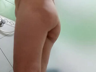 Assy wants to perform she wants to makes all happy