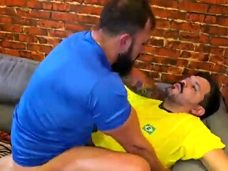 JOGO DE FUTEBOL BRASILEIRO TERMINA EM ORGIA ENTRE TORCEDORES PUTOS E SAFADOS