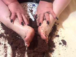 Feet Feet Feet in the Cake