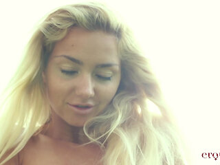 Victoria Puppy Outdoor Orgasm