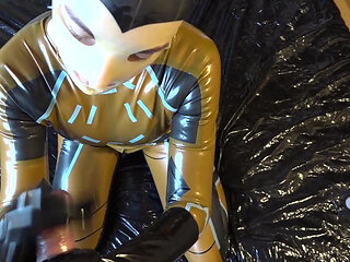 Latex Danielle try make cum to latex mask face