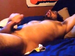 Bearded Muscle Hunk Jerks Off Before Bed