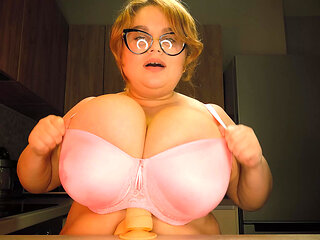 Seductive Bra-clad MILF with Glasses Makes Dildo Explode on Her Huge Chest