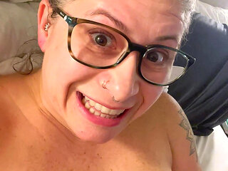 I Pop My Tight Little MILF Pussy for You