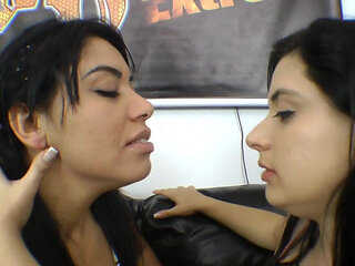 Hot Lesbian Kisses Mega Latinas
