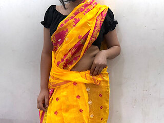 Malkin Ke Bahar Jaate He Nokrani Ne Extra Money Ke Liye Hardcore Sex Kiya