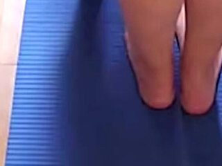 Mommavee1's Big Ass Yoga! Jerk Off To My MILF Body