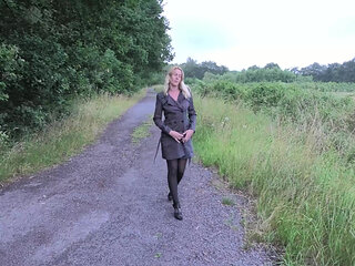 A Risky Shot in the Woods. All in the Ass!