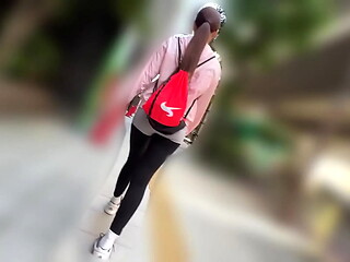  Tell me this woman'_s name.