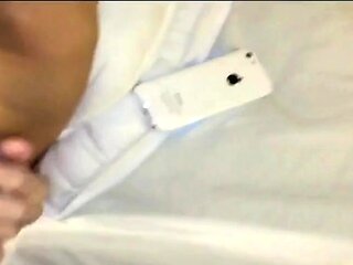 Sesso orale amatoriale con eiaculazione pompino a un uomo n