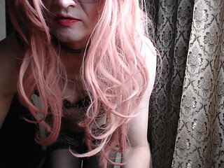 Completely Naked Debauchee Shows Herself to Chat Guests