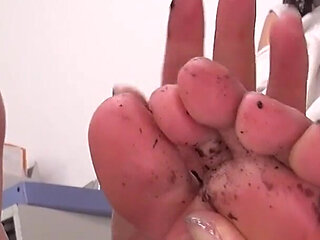 Grimy Feet, Black Dirt-crusted Toes: Maina Yuuri Worships Fuuka Naganos Filthy Soles During an Office Leggings Try-on