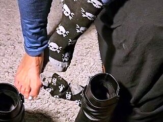 amateur his tall blonde fetish masturbating on live webcam