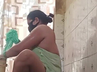Sex Bhabhi with Bathroom Open Video