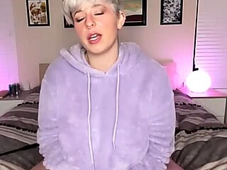 Big boob brunette masturbates on webcam