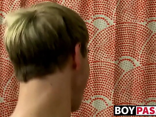 Cute new man stretches his own ass and jerks off nicely