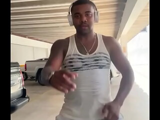 Moreninho safado rebolando pr&oacute_s cria