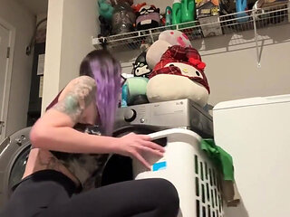 6'7 Barefoot Giantess Towers Over Everything at Home! Height Comparisons + Chores POV