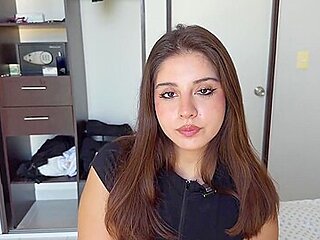 La Mejor Amiga De Mi Hermana Me Pide Tener Sexo