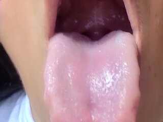 Hot Brazilian Brunette with Natural Breasts Asking You to Cum for Her - Espuletinha