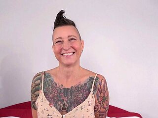 Sex saddle clip with sensuous Christina Sapphire and Sergeant Miles from Desperate Amateurs