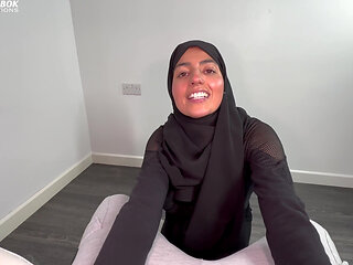 Hijabi Slut Drinks and Sucks White Cock During Ramadan