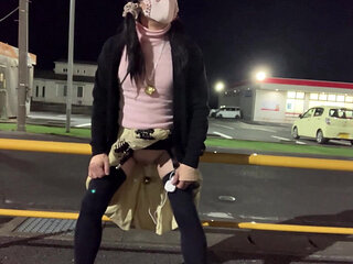 Voluntary training No41 Tucking exposure in a shopping mall parking lot