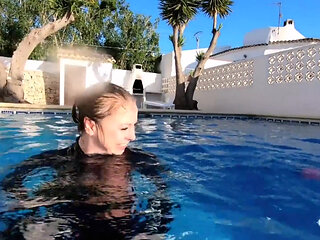 Underwater Blowjob Challenge - Gagging on My Sinking Dildo