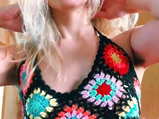 Amateur blonde babe masturbates on cam