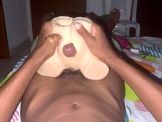 Masturbo mi polla con mi fleshlight