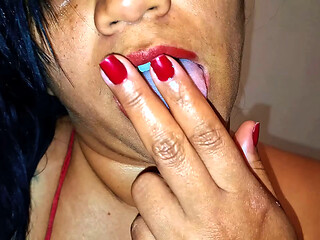 Fetiches por P&eacute_s, M&atilde_os, Unhas e Bucetinha Peludinha em POV Delicioso